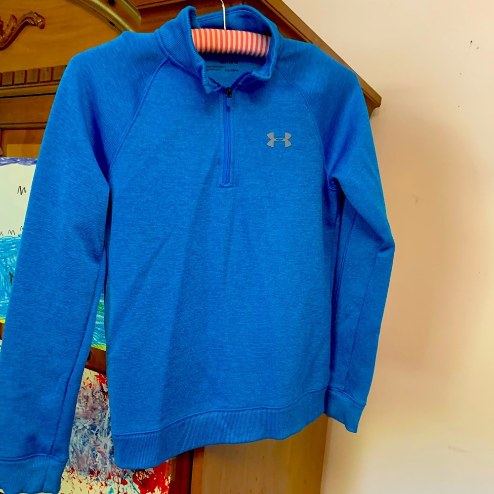 Long sleeve light weighted under armour shirt